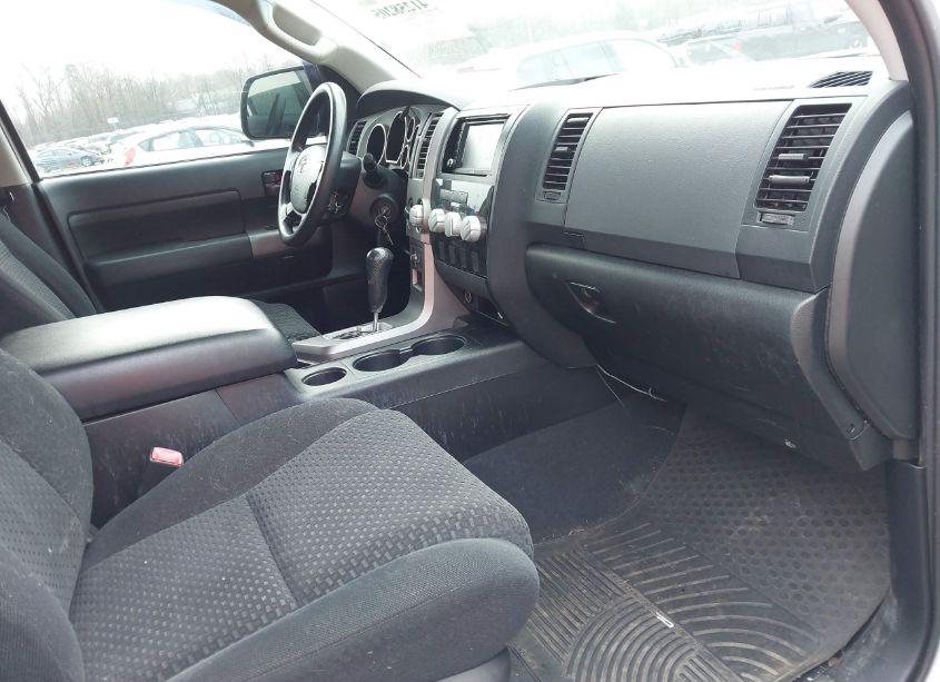 Photo 5 of 2010 Toyota Tundra DOUBLE CAB SR5 (VIN 5TFUY5F12AX116526)