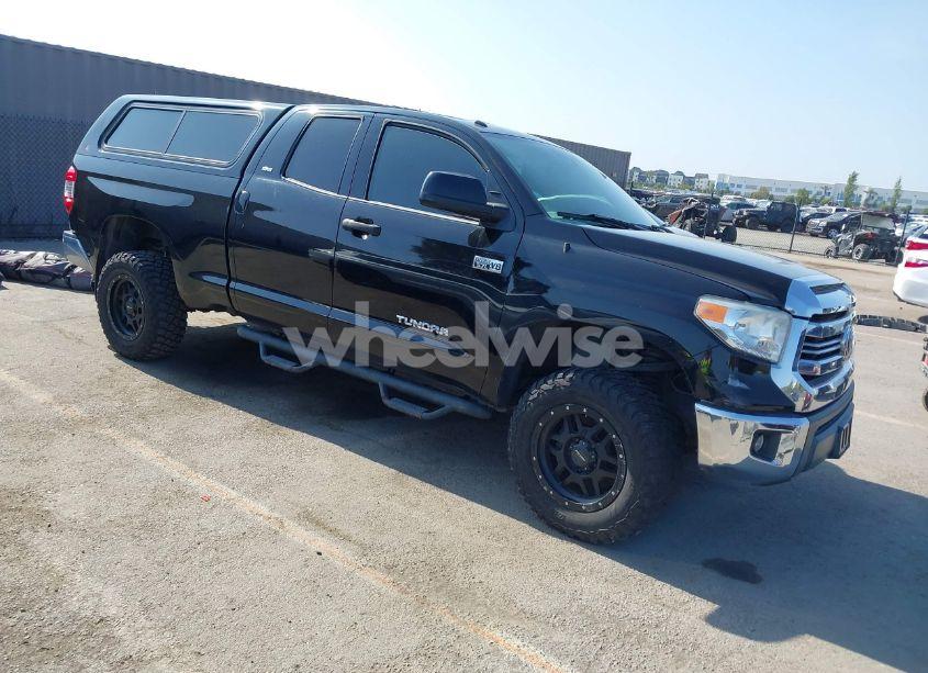 2017 Toyota Tundra SR5 5.7L V8 (VIN 5TFUY5F12HX611173) main photo