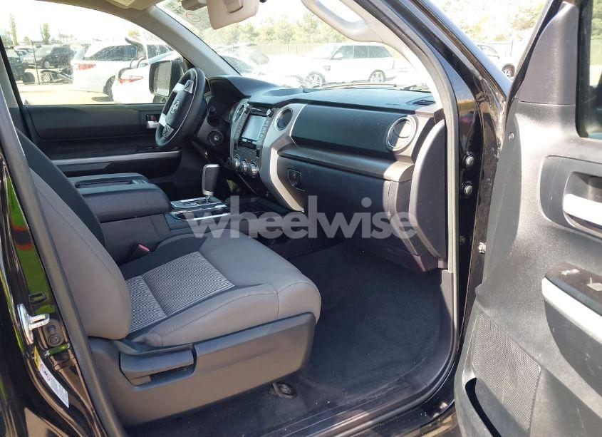 Photo 5 of 2017 Toyota Tundra SR5 5.7L V8 (VIN 5TFUY5F12HX611173)