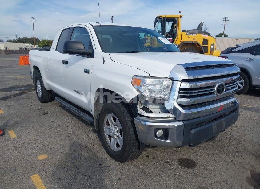 2017 Toyota Tundra SR5 5.7L V8 (VIN 5TFUY5F12HX677173) main photo