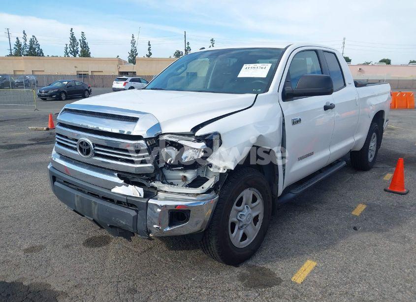 Photo 2 of 2017 Toyota Tundra SR5 5.7L V8 (VIN 5TFUY5F12HX677173)