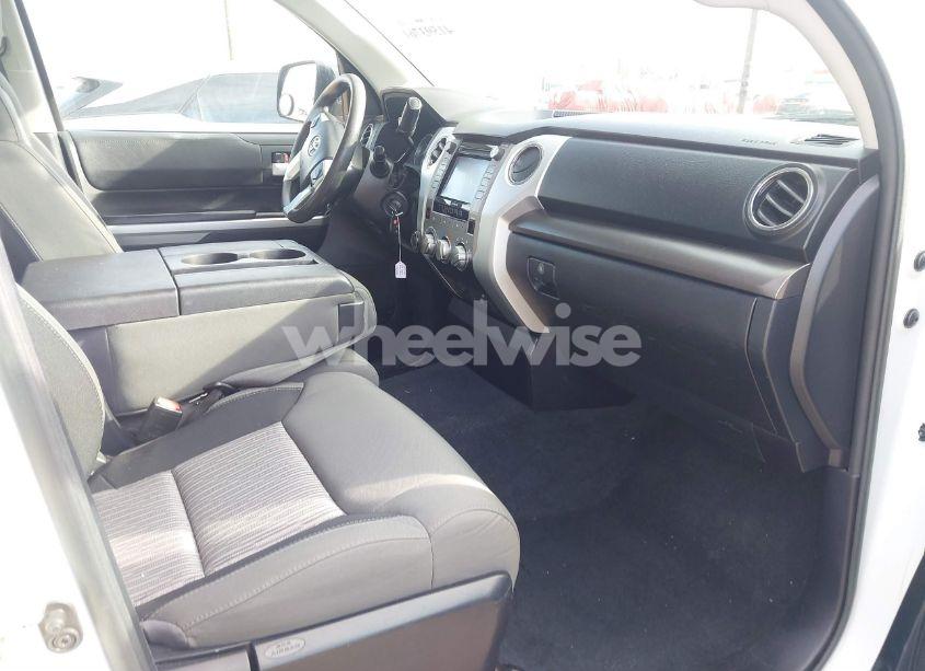 Photo 5 of 2017 Toyota Tundra SR5 5.7L V8 (VIN 5TFUY5F12HX677173)