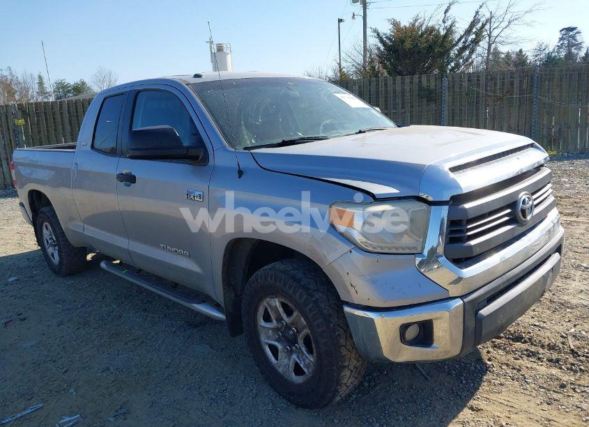 2015 Toyota Tundra SR5 5.7L V8 (VIN 5TFUY5F13FX418804) main photo