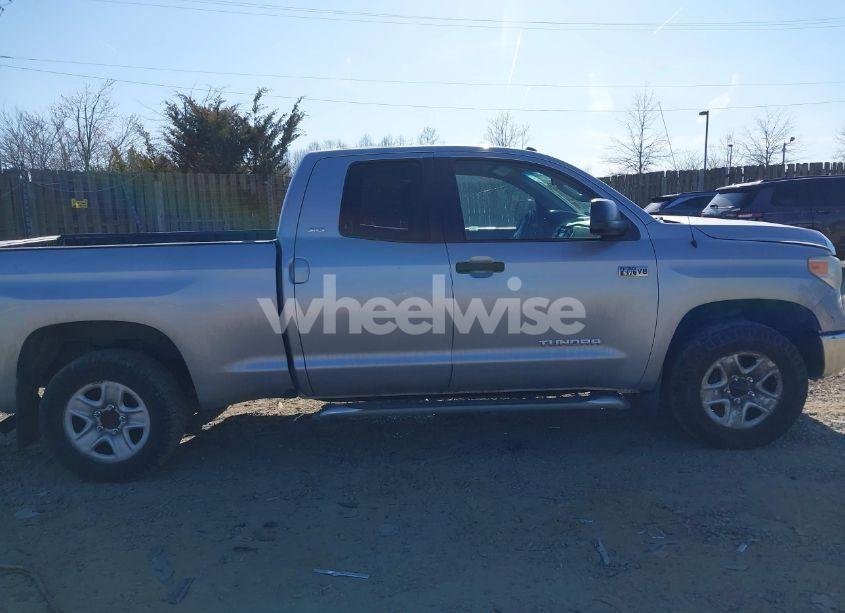 Photo 13 of 2015 Toyota Tundra SR5 5.7L V8 (VIN 5TFUY5F13FX418804)