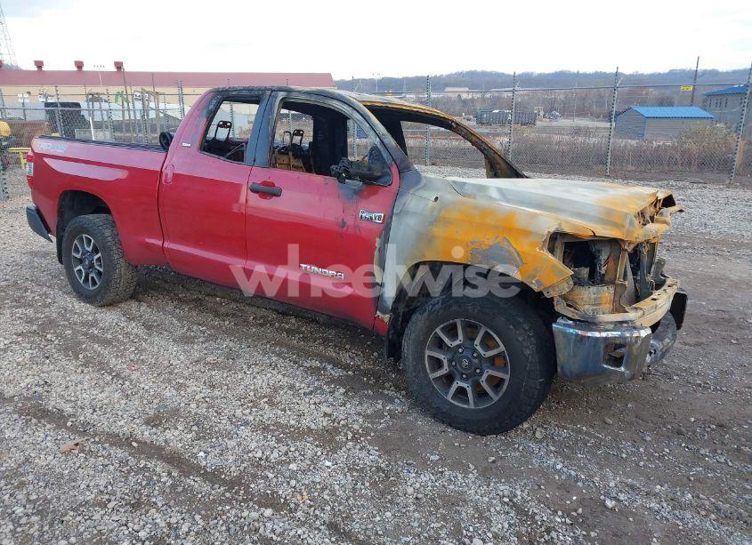 2016 Toyota Tundra SR5 5.7L V8 (VIN 5TFUY5F13GX512182) main photo