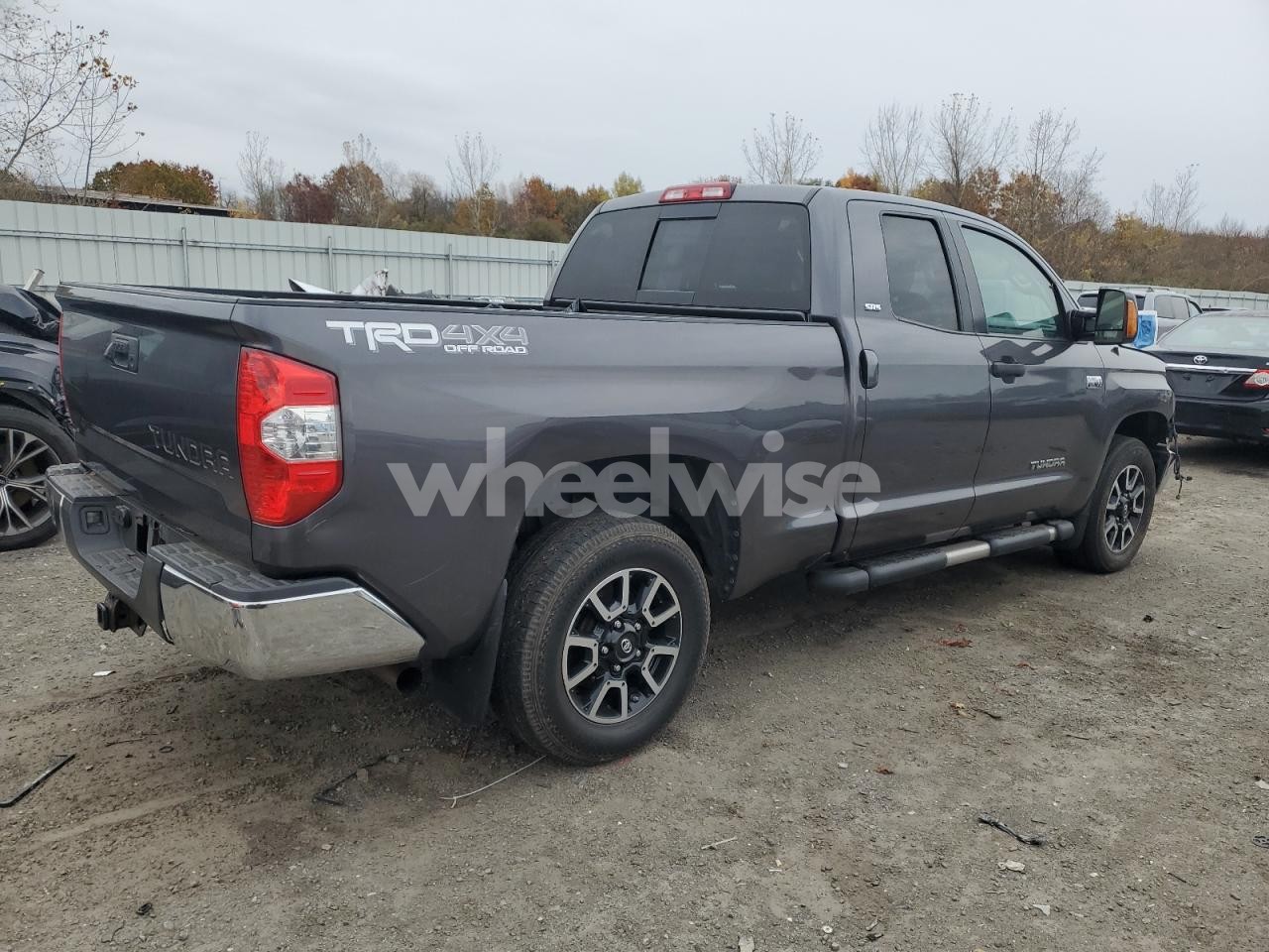Photo 3 of 2017 TOYOTA TUNDRA DOUBLE CAB SR (VIN 5TFUY5F13HX617726)