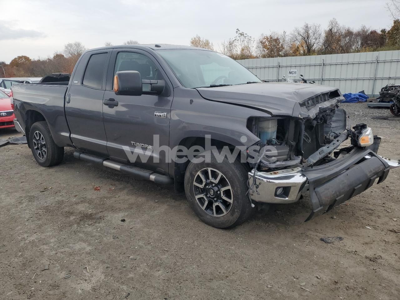Photo 4 of 2017 TOYOTA TUNDRA DOUBLE CAB SR (VIN 5TFUY5F13HX617726)