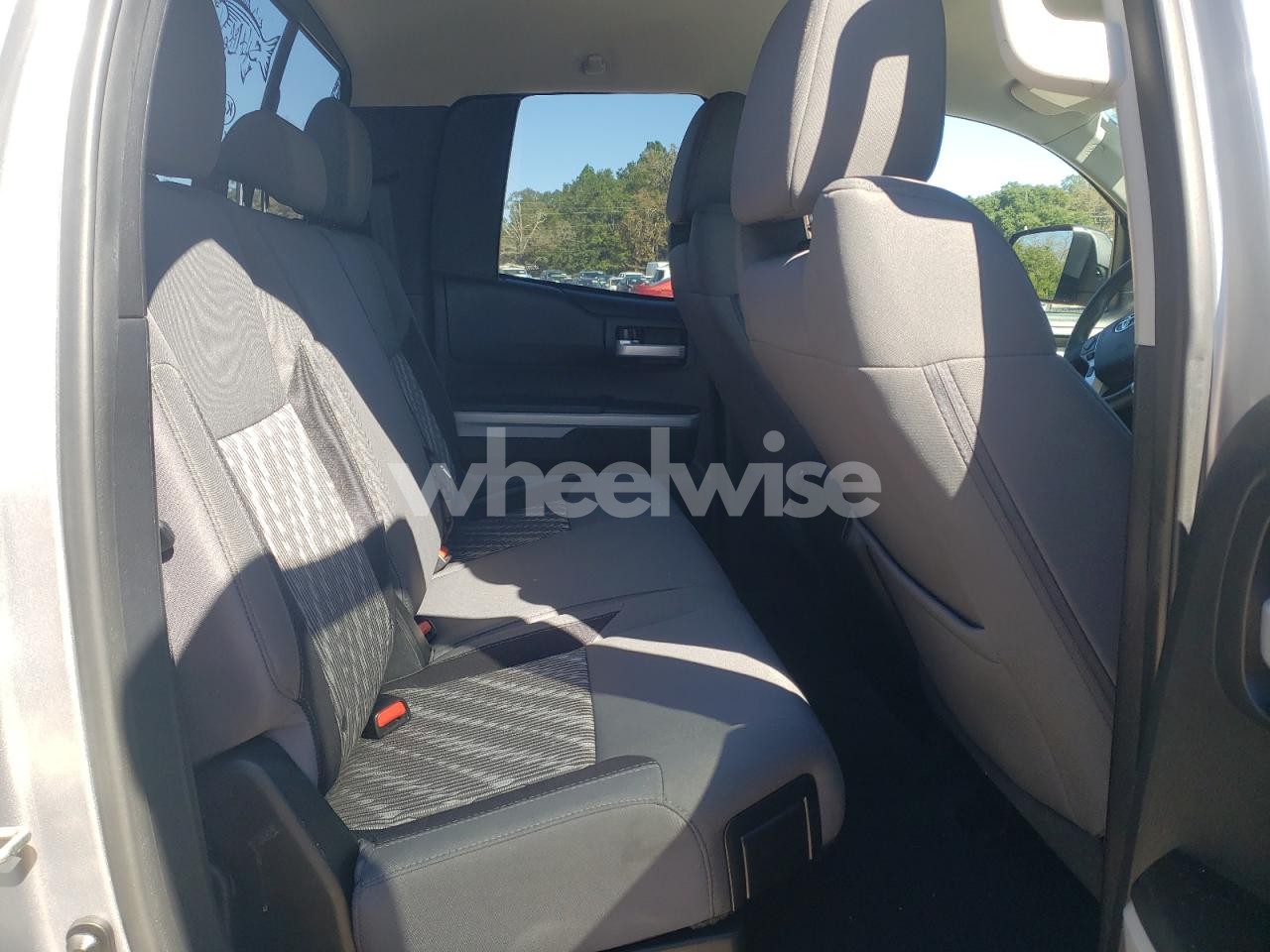 Photo 10 of 2019 TOYOTA TUNDRA DOUBLE CAB SR (VIN 5TFUY5F13KX850366)