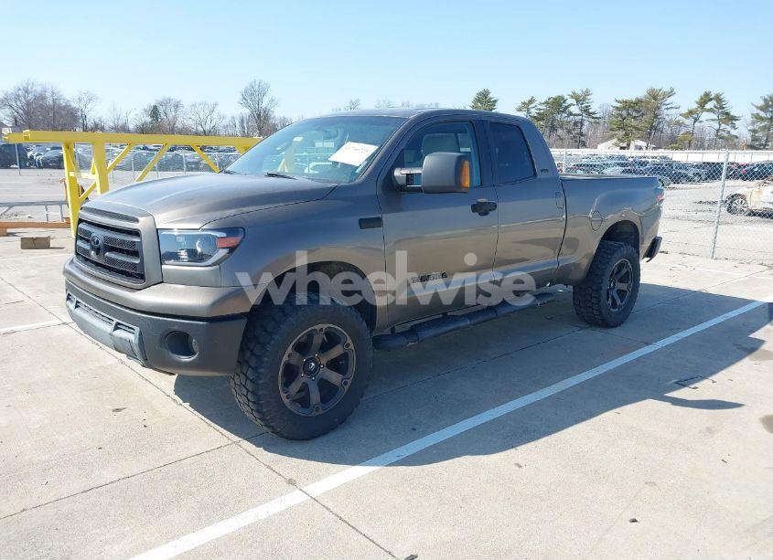 Photo 2 of 2010 Toyota Tundra GRADE 5.7L V8 (VIN 5TFUY5F14AX140360)