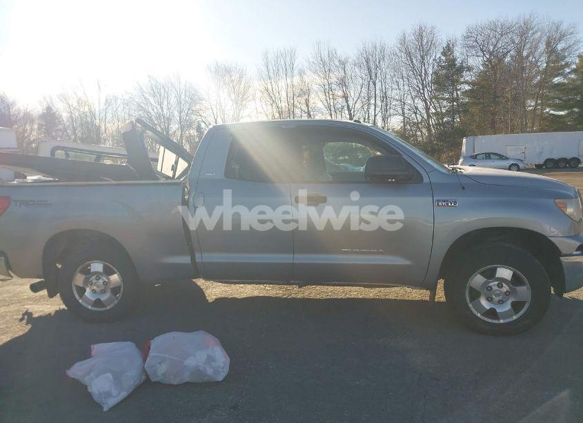Photo 13 of 2011 Toyota Tundra GRADE 5.7L V8 (VIN 5TFUY5F14BX193948)
