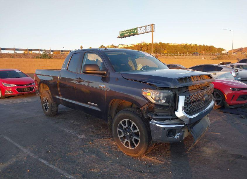 2018 Toyota Tundra SR5 5.7L V8 (VIN 5TFUY5F14JX774476) main photo