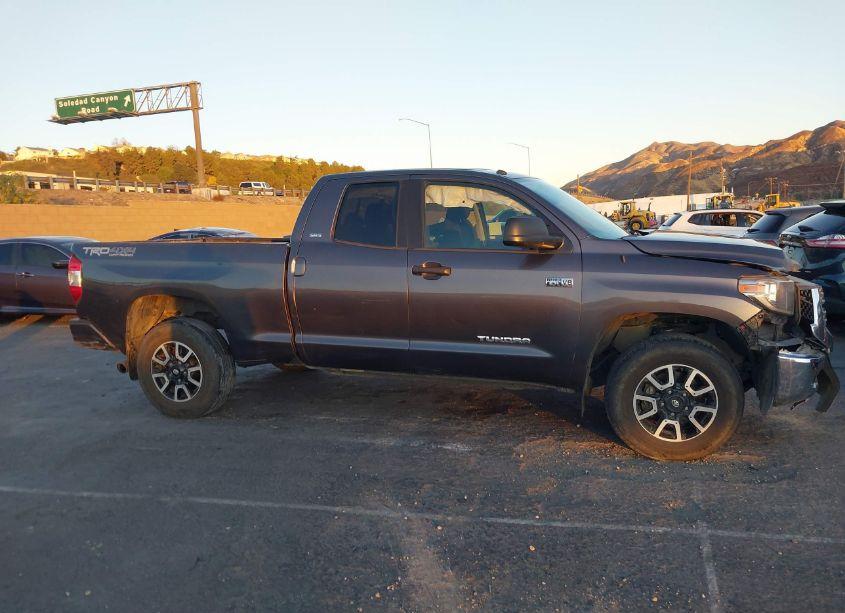 Photo 14 of 2018 Toyota Tundra SR5 5.7L V8 (VIN 5TFUY5F14JX774476)