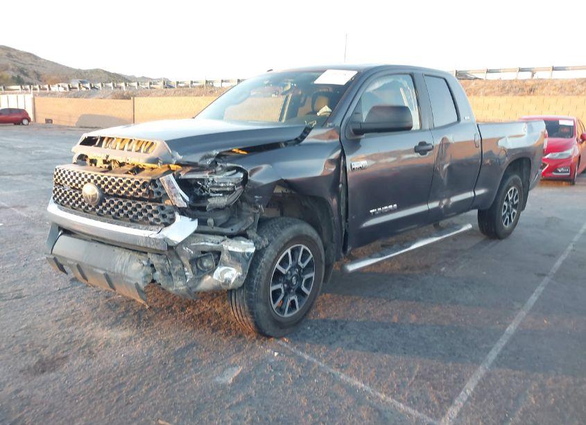 Photo 2 of 2018 Toyota Tundra SR5 5.7L V8 (VIN 5TFUY5F14JX774476)