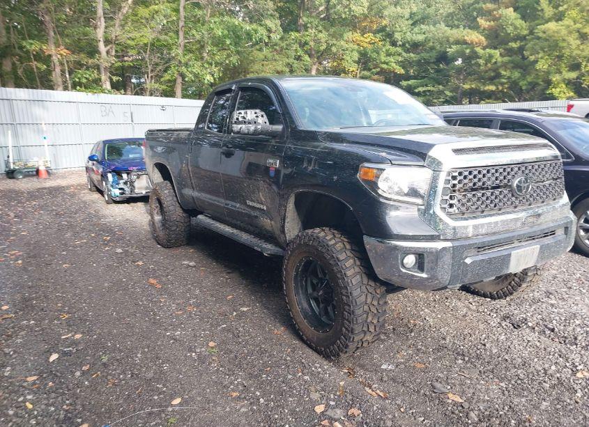 2021 Toyota Tundra SR5 (VIN 5TFUY5F14MX045561) main photo