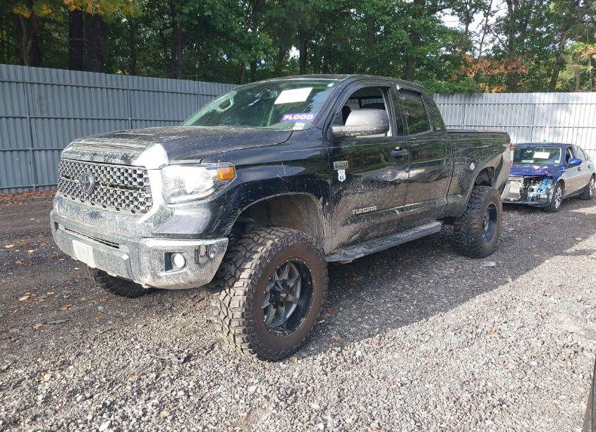 Photo 2 of 2021 Toyota Tundra SR5 (VIN 5TFUY5F14MX045561)
