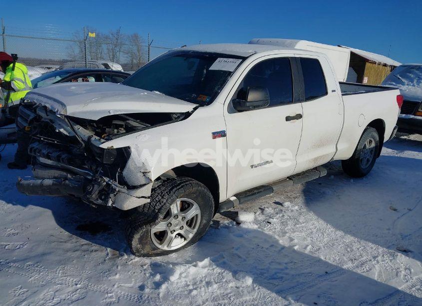 Photo 2 of 2013 Toyota Tundra GRADE 5.7L V8 (VIN 5TFUY5F16DX271164)