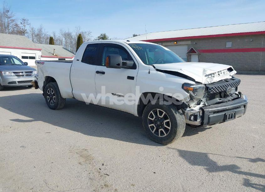 2019 Toyota Tundra SR5 5.7L V8 (VIN 5TFUY5F16KX844481) main photo