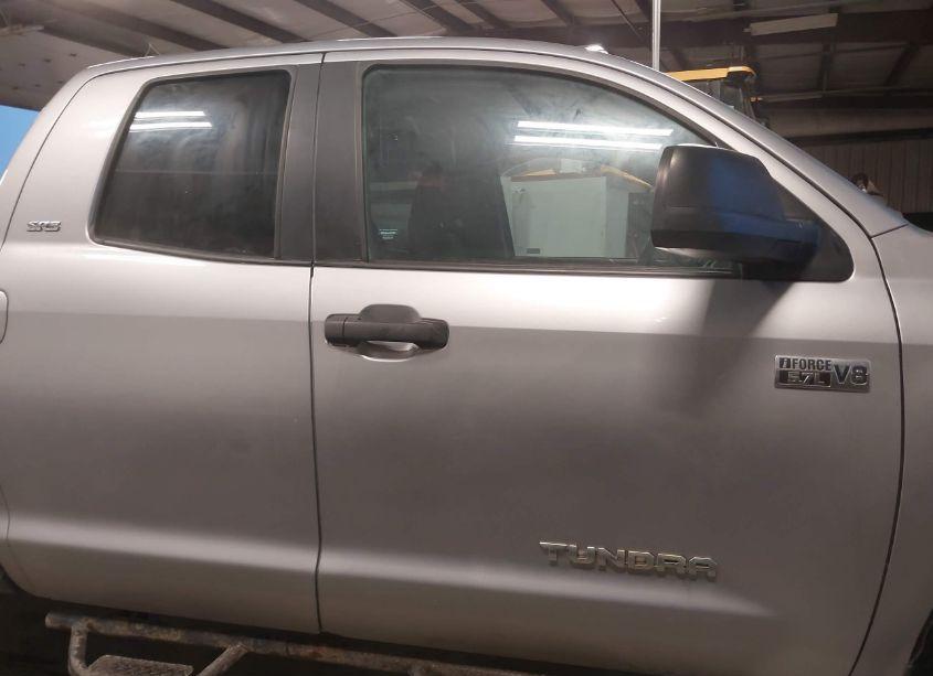 Photo 13 of 2014 Toyota Tundra SR5 5.7L V8 (VIN 5TFUY5F17EX413653)