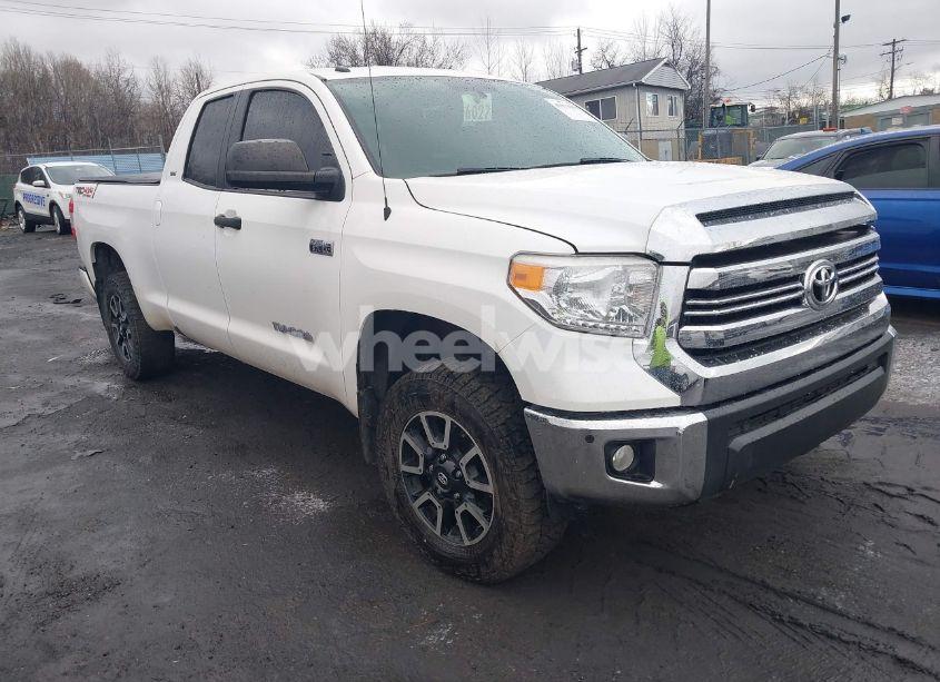 2016 Toyota Tundra SR5 5.7L V8 (VIN 5TFUY5F17GX495936) main photo