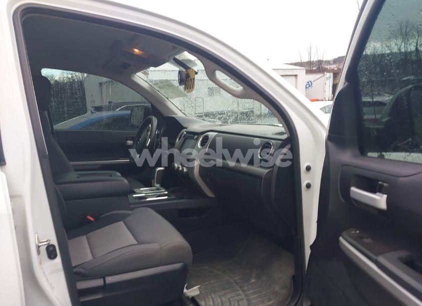 Photo 5 of 2016 Toyota Tundra SR5 5.7L V8 (VIN 5TFUY5F17GX495936)