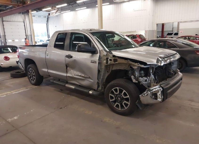 2016 Toyota Tundra SR5 5.7L V8 (VIN 5TFUY5F17GX499923) main photo