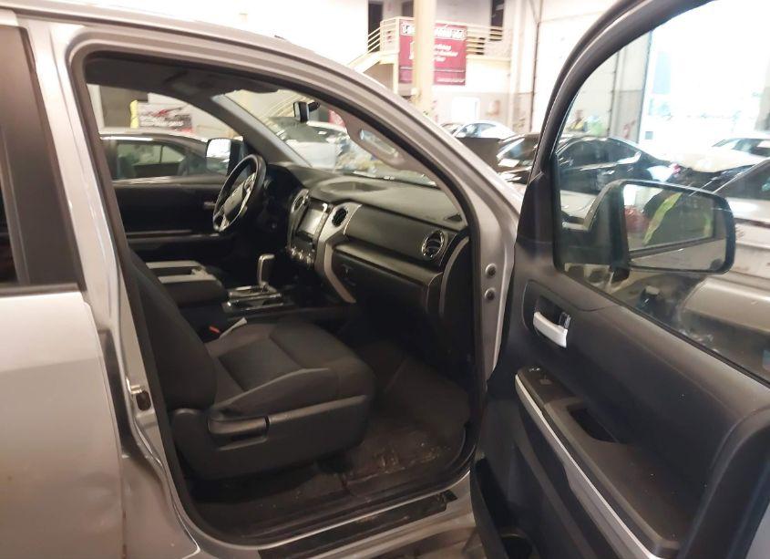 Photo 5 of 2016 Toyota Tundra SR5 5.7L V8 (VIN 5TFUY5F17GX499923)