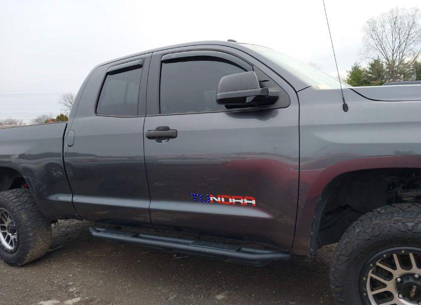 Photo 14 of 2017 Toyota Tundra SR5 5.7L V8 (VIN 5TFUY5F17HX592099)
