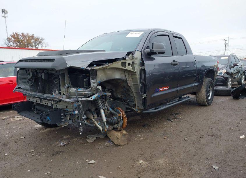 Photo 2 of 2017 Toyota Tundra SR5 5.7L V8 (VIN 5TFUY5F17HX592099)