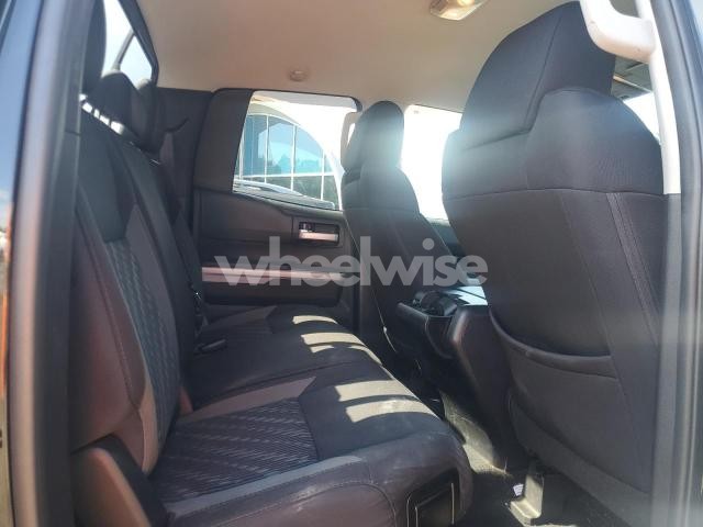 Photo 9 of 2018 TOYOTA TUNDRA DOUBLE CAB SR (VIN 5TFUY5F17JX712800)