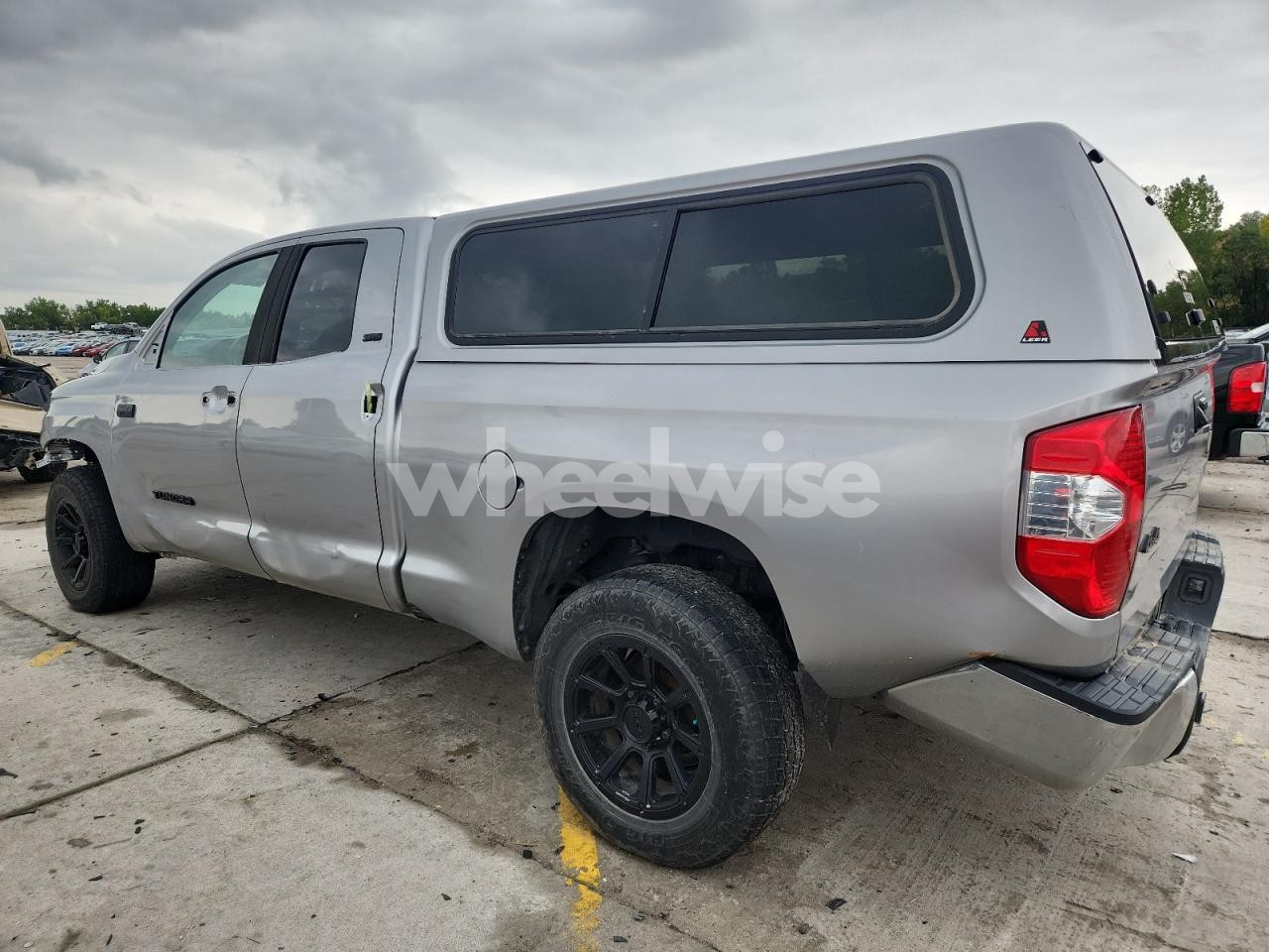 Photo 2 of 2020 TOYOTA TUNDRA DOUBLE CAB SR (VIN 5TFUY5F17LX921098)