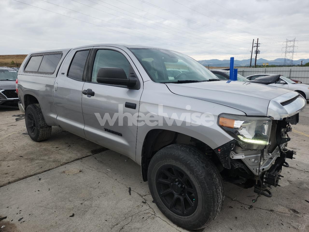 Photo 4 of 2020 TOYOTA TUNDRA DOUBLE CAB SR (VIN 5TFUY5F17LX921098)