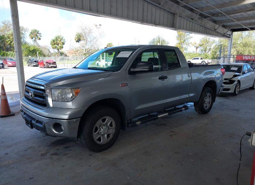Photo 2 of 2013 Toyota Tundra GRADE 5.7L V8 (VIN 5TFUY5F18DX276513)