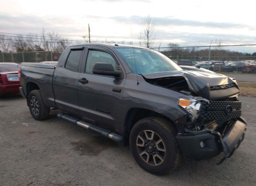 2016 Toyota Tundra SR5 5.7L V8 (VIN 5TFUY5F19GX490690) main photo