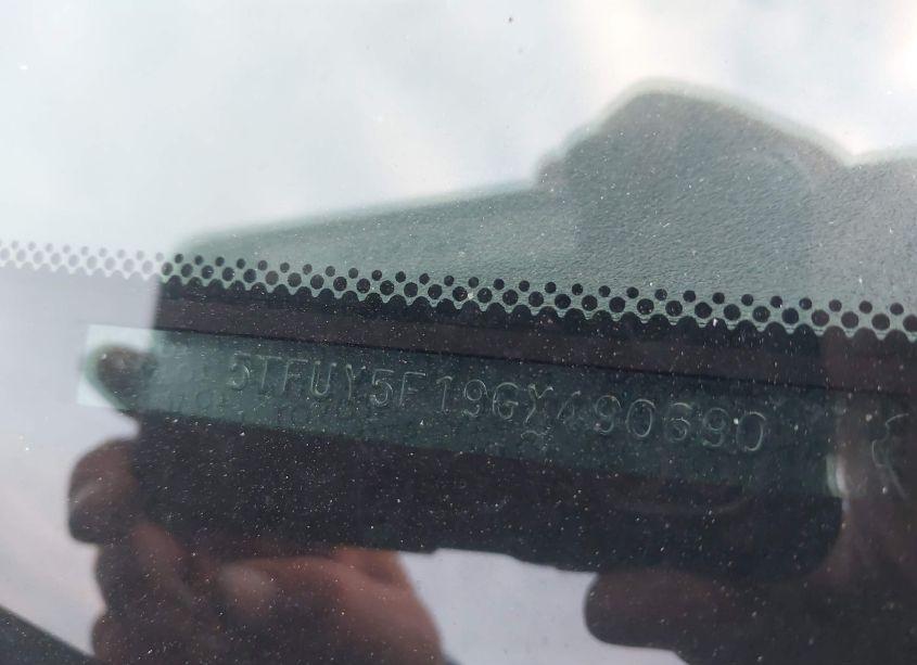 Photo 9 of 2016 Toyota Tundra SR5 5.7L V8 (VIN 5TFUY5F19GX490690)