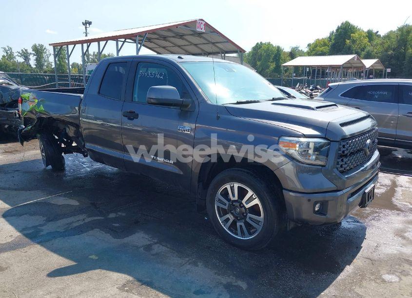 2018 Toyota Tundra SR5 5.7L V8 (VIN 5TFUY5F19JX775462) main photo