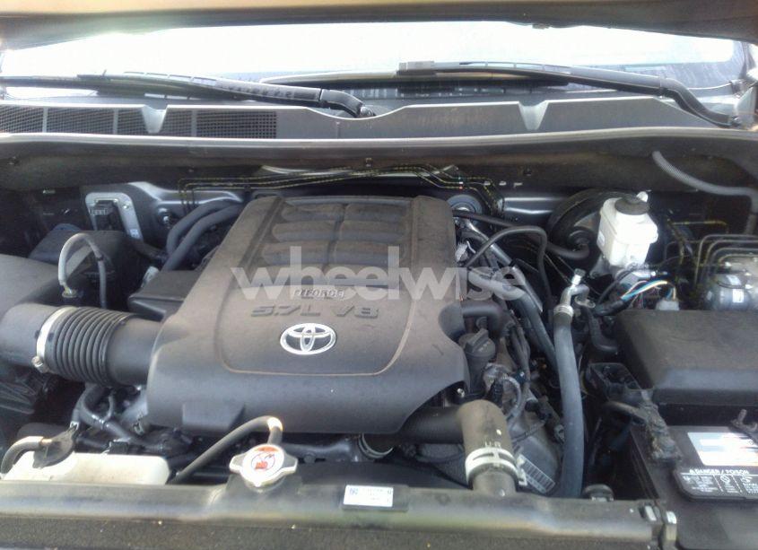 Photo 10 of 2018 Toyota Tundra SR5 5.7L V8 (VIN 5TFUY5F19JX775462)