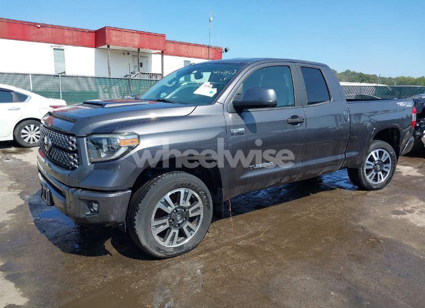 Photo 2 of 2018 Toyota Tundra SR5 5.7L V8 (VIN 5TFUY5F19JX775462)