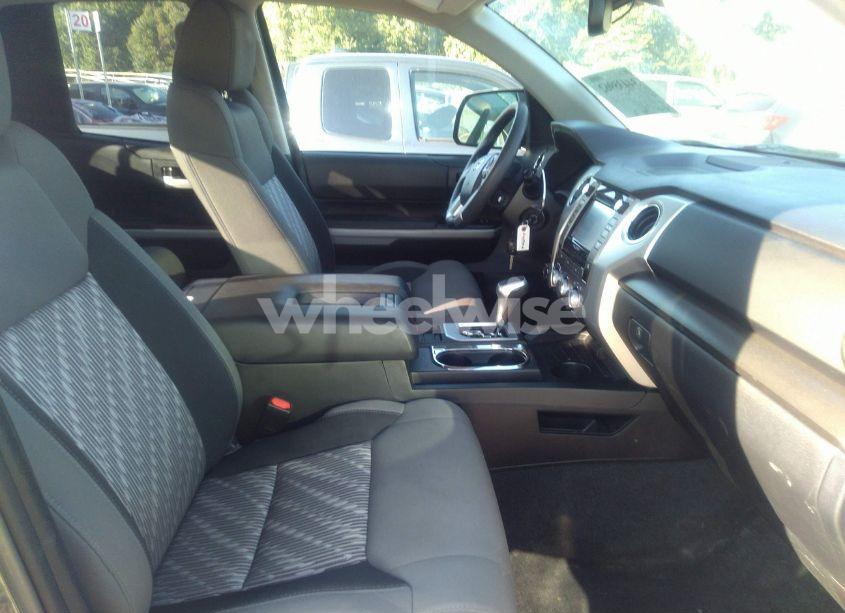 Photo 5 of 2018 Toyota Tundra SR5 5.7L V8 (VIN 5TFUY5F19JX775462)