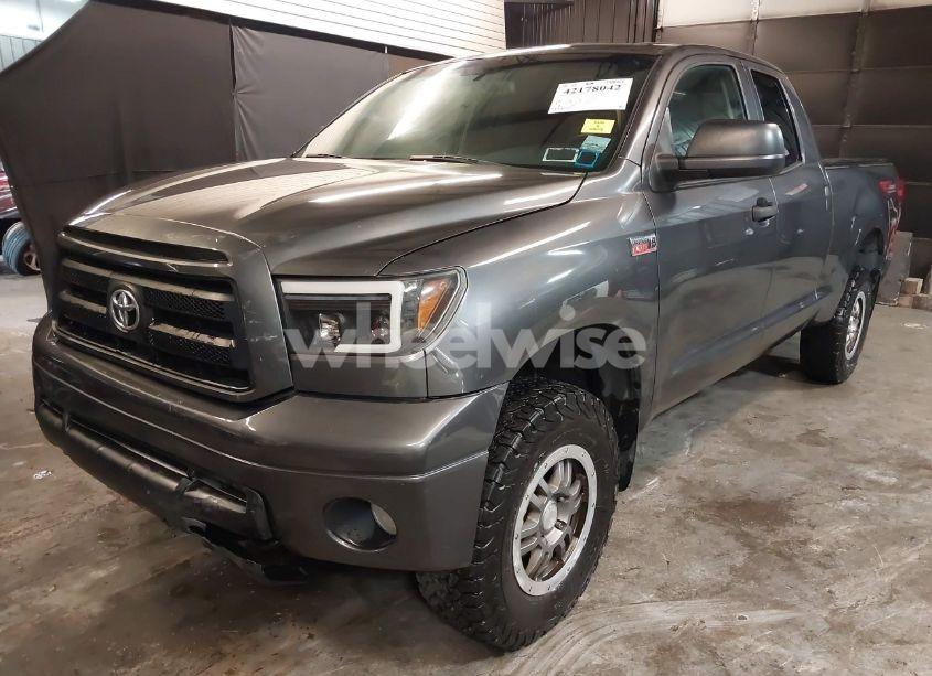 Photo 2 of 2013 Toyota Tundra GRADE 5.7L V8 (VIN 5TFUY5F1XDX322004)