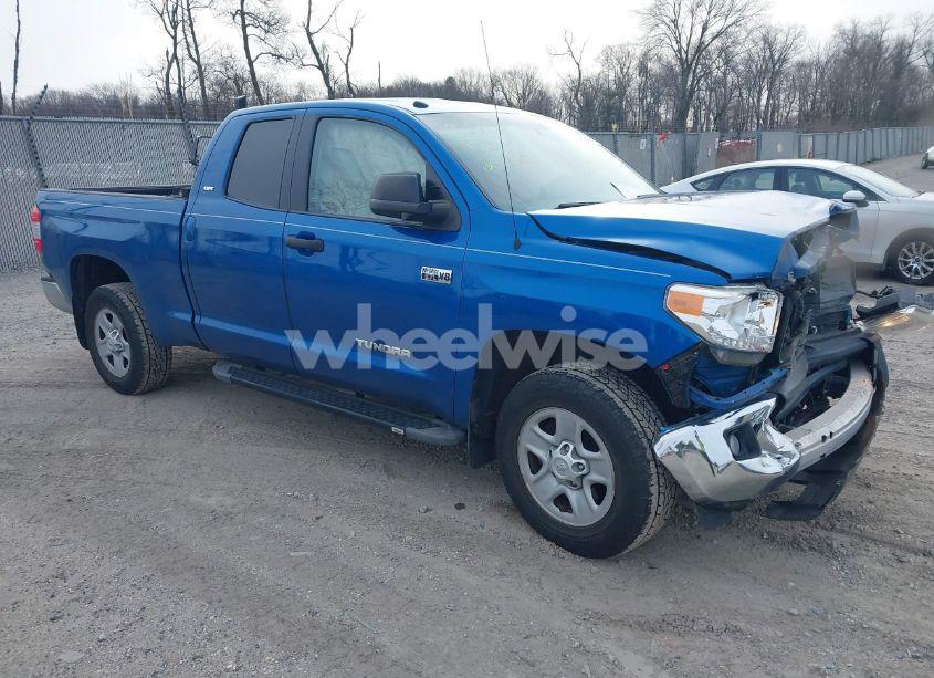 2017 Toyota Tundra SR5 5.7L V8 (VIN 5TFUY5F1XHX656796) main photo