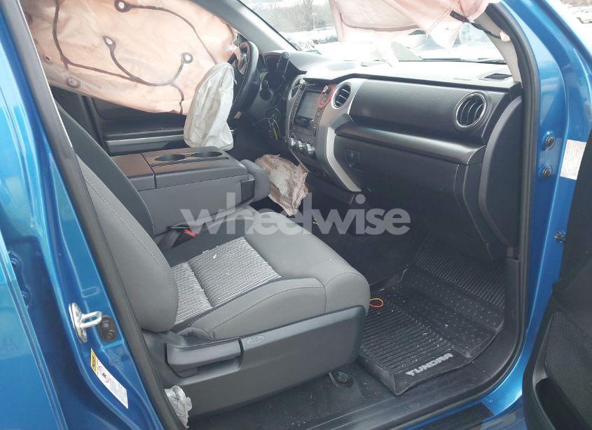 Photo 5 of 2017 Toyota Tundra SR5 5.7L V8 (VIN 5TFUY5F1XHX656796)