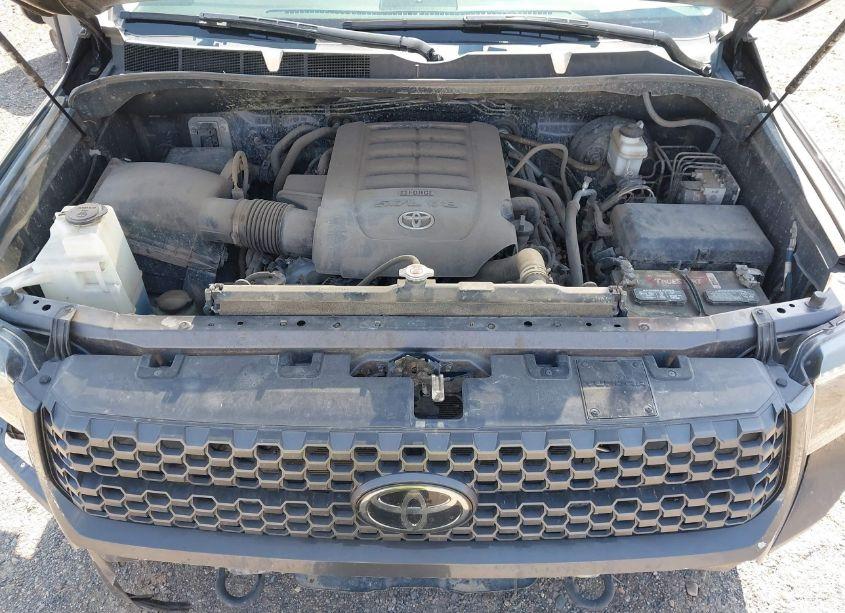 Photo 10 of 2018 Toyota Tundra SR5 5.7L V8 (VIN 5TFUY5F1XJX762235)