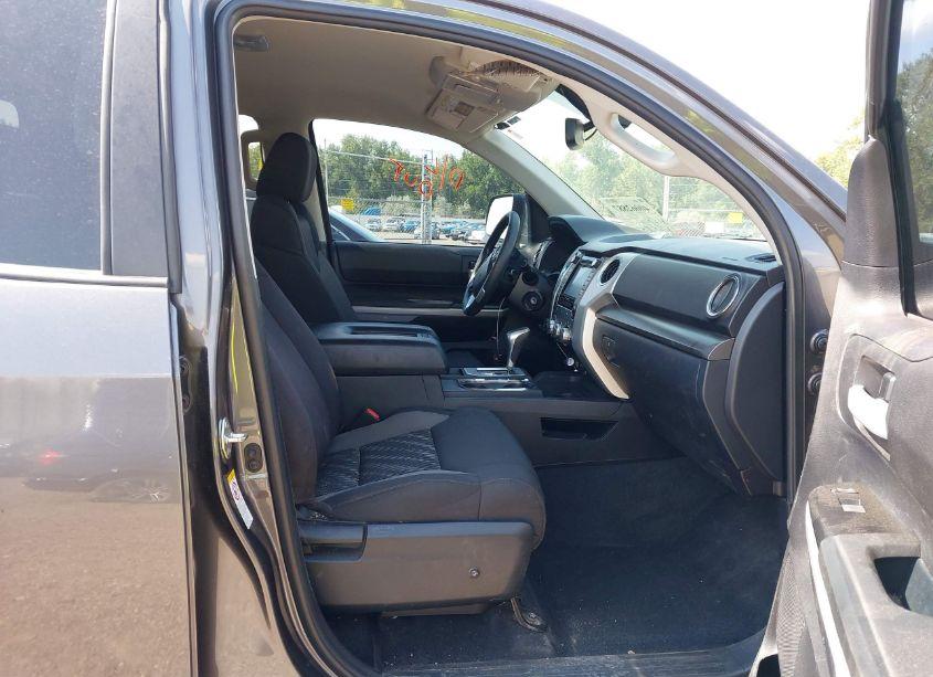 Photo 5 of 2018 Toyota Tundra SR5 5.7L V8 (VIN 5TFUY5F1XJX762235)