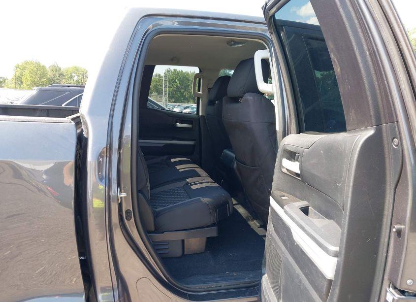 Photo 8 of 2018 Toyota Tundra SR5 5.7L V8 (VIN 5TFUY5F1XJX762235)
