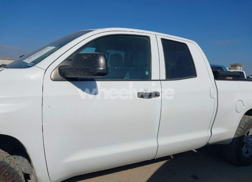 Photo 14 of 2020 Toyota Tundra SR (VIN 5TFUY5F1XLX955598)