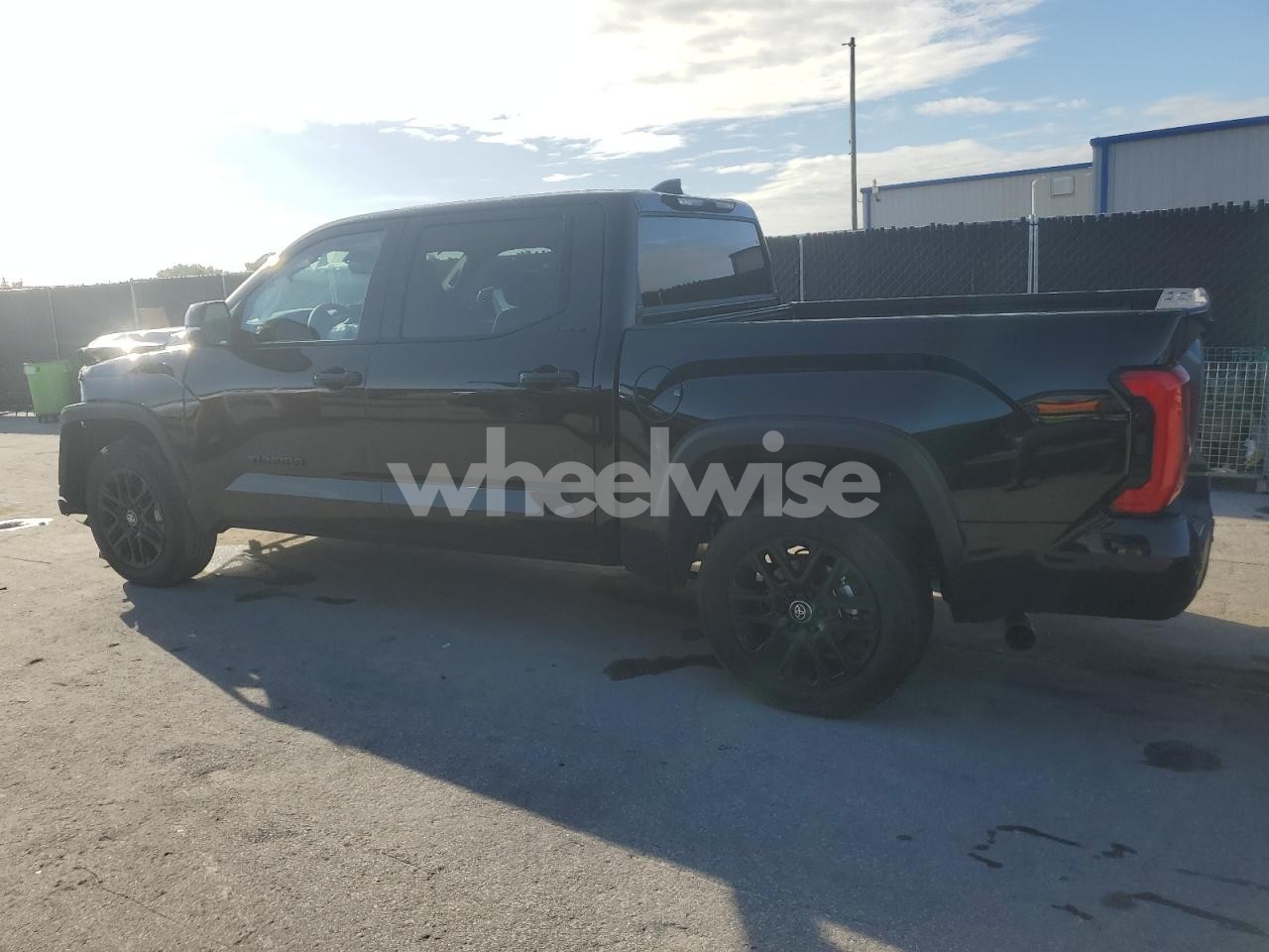 Photo 2 of 2025 TOYOTA TUNDRA CREWMAX LIMITED (VIN 5TFWA5DB9SX297277)