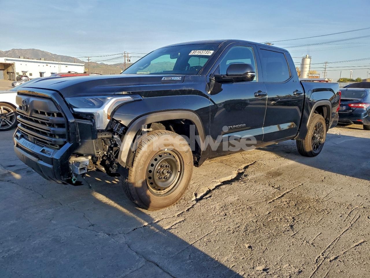 2025 TOYOTA TUNDRA CREWMAX LIMITED (VIN 5TFWC5DBXSX100210) main photo