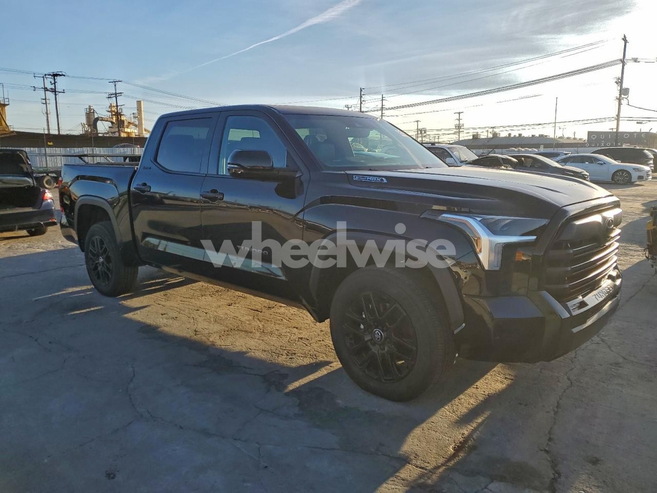 Photo 4 of 2025 TOYOTA TUNDRA CREWMAX LIMITED (VIN 5TFWC5DBXSX100210)