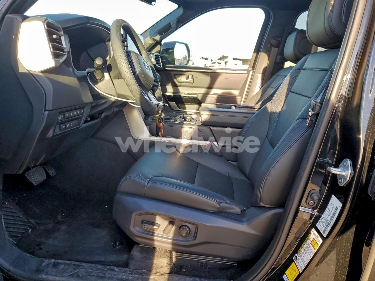 Photo 7 of 2025 TOYOTA TUNDRA CREWMAX LIMITED (VIN 5TFWC5DBXSX100210)