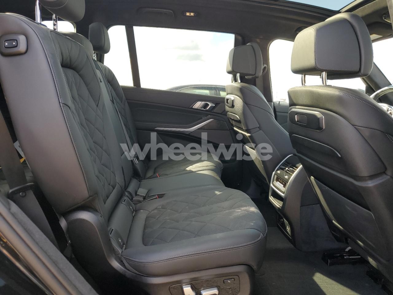 Photo 10 of 2024 BMW X7 XDRIVE40I (VIN 5UX23EM06R9U16116)